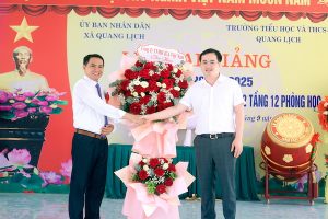 Hành động ý nghĩa của Công ty TNHH IGA Việt Nam khi trao tặng 12 bộ bàn ghế cho trường Tiểu học và THCS Quang Lịch đã được đánh giá cao.